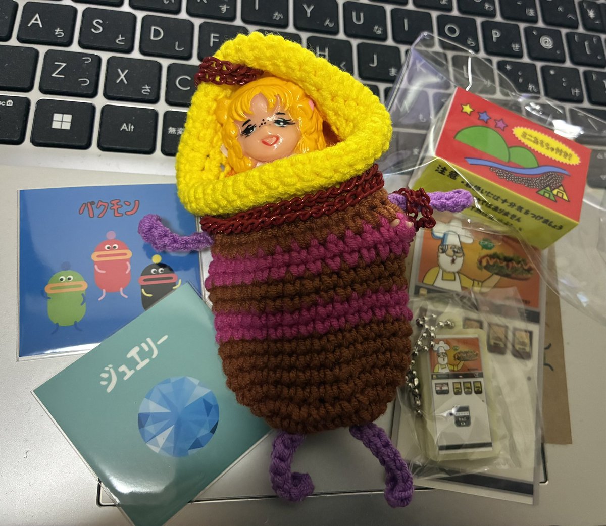 グラタンさん(<a href="/gratin_1112/">グラタン™</a> )のパクパクモンスターキーケース&amp;グーテンドッグキーホルダーが到着しました‼️

予定通り、キャンディキャンディをモンスターにパクらせましたよ👧

なんか丁度よく収まって、失笑・・・😇