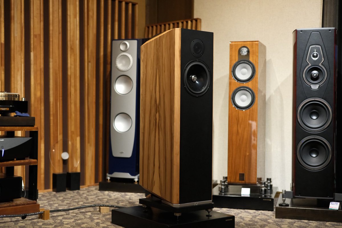 soundhunter1940's tweet image. 【デモ機展示】
KUDOS『TITAN 707』

ご試聴依頼があり、Timeload様よりお借りしています。
位相の整ったサウンドはもちろん、ひとつひとつ異なる木目も魅力的なスピーカーです！

2月8日(日)までの展示です！

#KUDOS #TITAN707