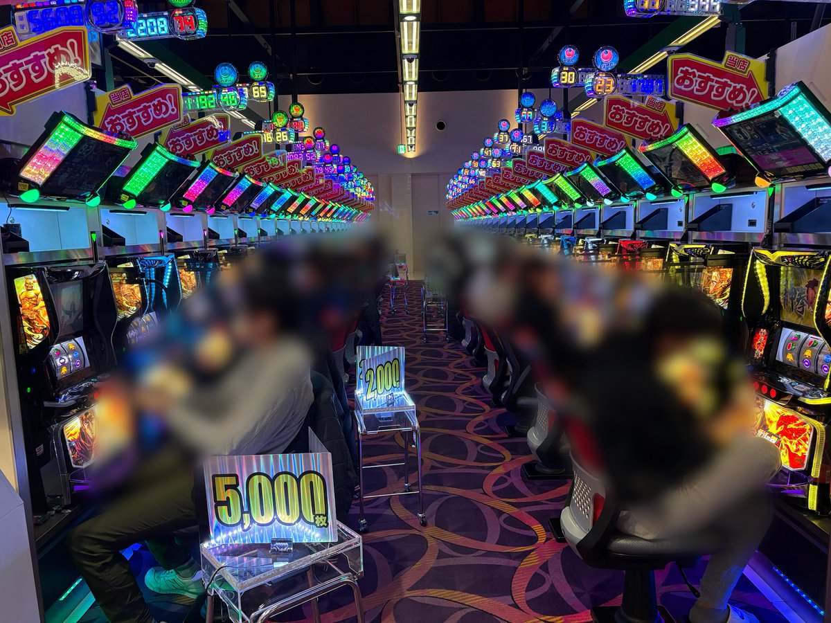 💟18:15頃店内状況①💟 ⭐️北斗 初当たり沢山付いてる台が多数❕20