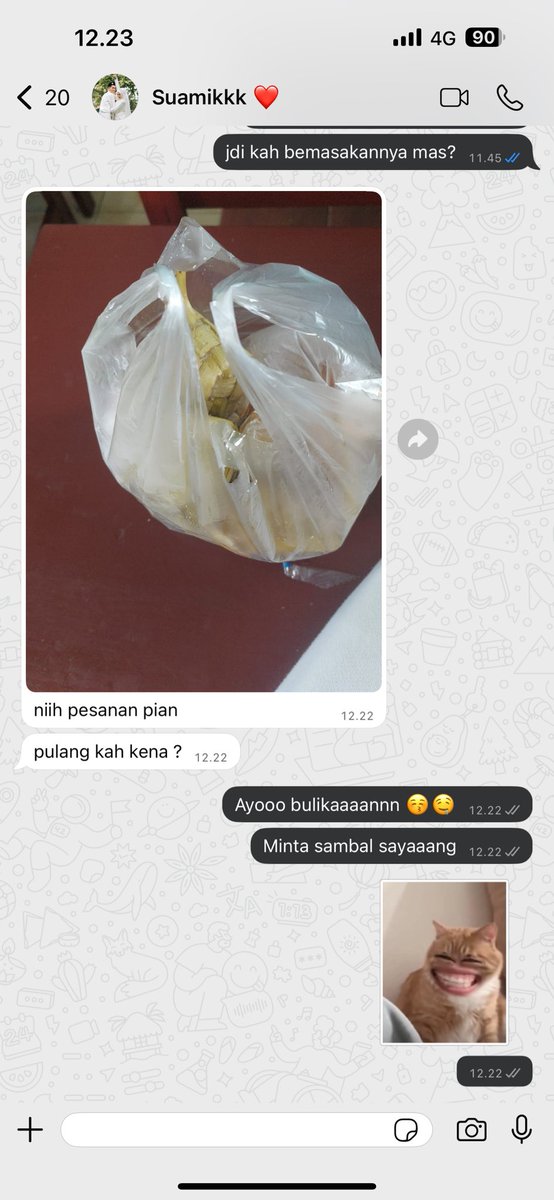 septishere's tweet photo. Tahun kemarin dikantor sendiri yg tiap hari masak. Sekarang malah ditempat kerjanya mas yg hobi masak. 🤣 https://t.co/K65MuDODeh