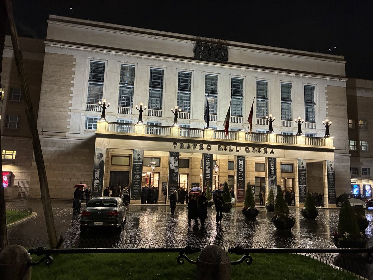 ymgci's tweet photo. 中1の時に、当時のガールフレンドのバレエの発表会を千葉駅近くのホールで観て以来、40年ぶりに、バレエをローマのオペラ座で観ました。前回も今回もいずれも新鮮な経験に感じられました。 https://t.co/uDgGKpYJol