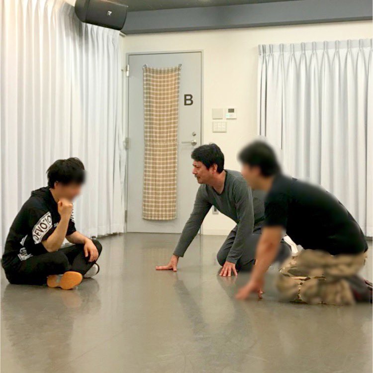 kenji_b2web's tweet photo. さてと本日のacting lab(ワークショップ)も張り切って参りましょう！参加する皆さま、自分の殻を破る自分自身の戦いです。思いっきりやって思いっきり楽しみましょう！
#演劇 #ワークショップ #actinglab #インプロ https://t.co/7tCV9btmeY