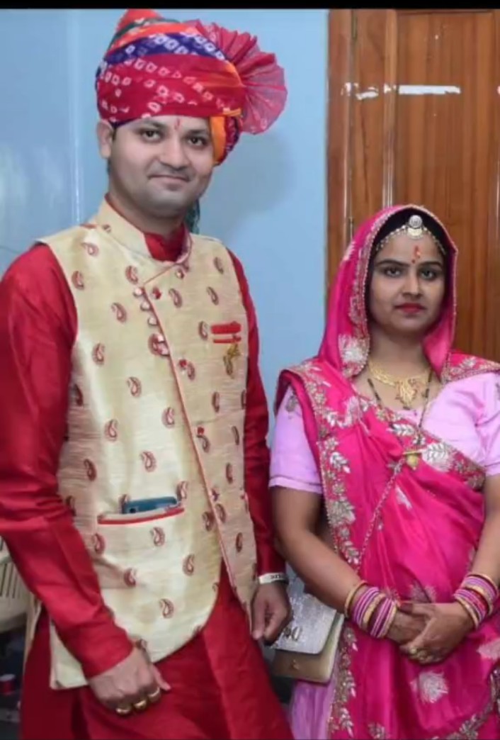 वैवाहिक वर्षगांठ की हार्दिक शुभकामनाएं एवं बधाई । ईश्वर की कृपा से आज सुखी दाम्पत्य जीवन के 12 वर्ष पूर्ण हुए ।
Happy Wedding Aniversary..
😊💐