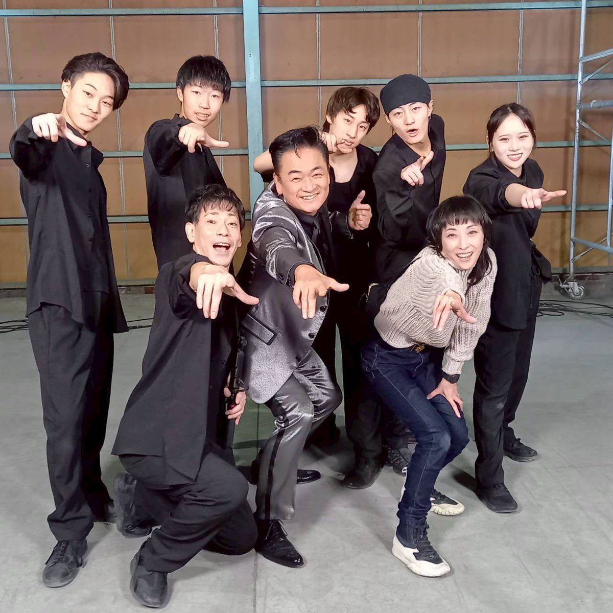 chibita4585's tweet photo. ㊗️新曲発売(・ิω・ิ)
北川大介さんの『大介のソーラン恋歌』MV
踊らせて頂きました。
歌謡ショーで何度も御一緒して以来すっかり大ちゃんファミリー(笑)
5歳から教えてるメンバーと一緒に踊れることは特別な経験です。
振付はアリサ先生!!
https://t.co/JjTWPnziHL
#北川大介 #ツカサキッズ #funky5 https://t.co/KUZHjMAzJA