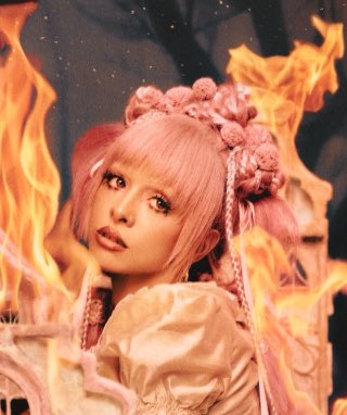 Lilpeeppingu's tweet photo. 無事眉毛を無くしました
これで眉毛だけでもメラニー🕺🕺🕺
#MelanieMartinez #眉毛 https://t.co/XuHYGjdDPT