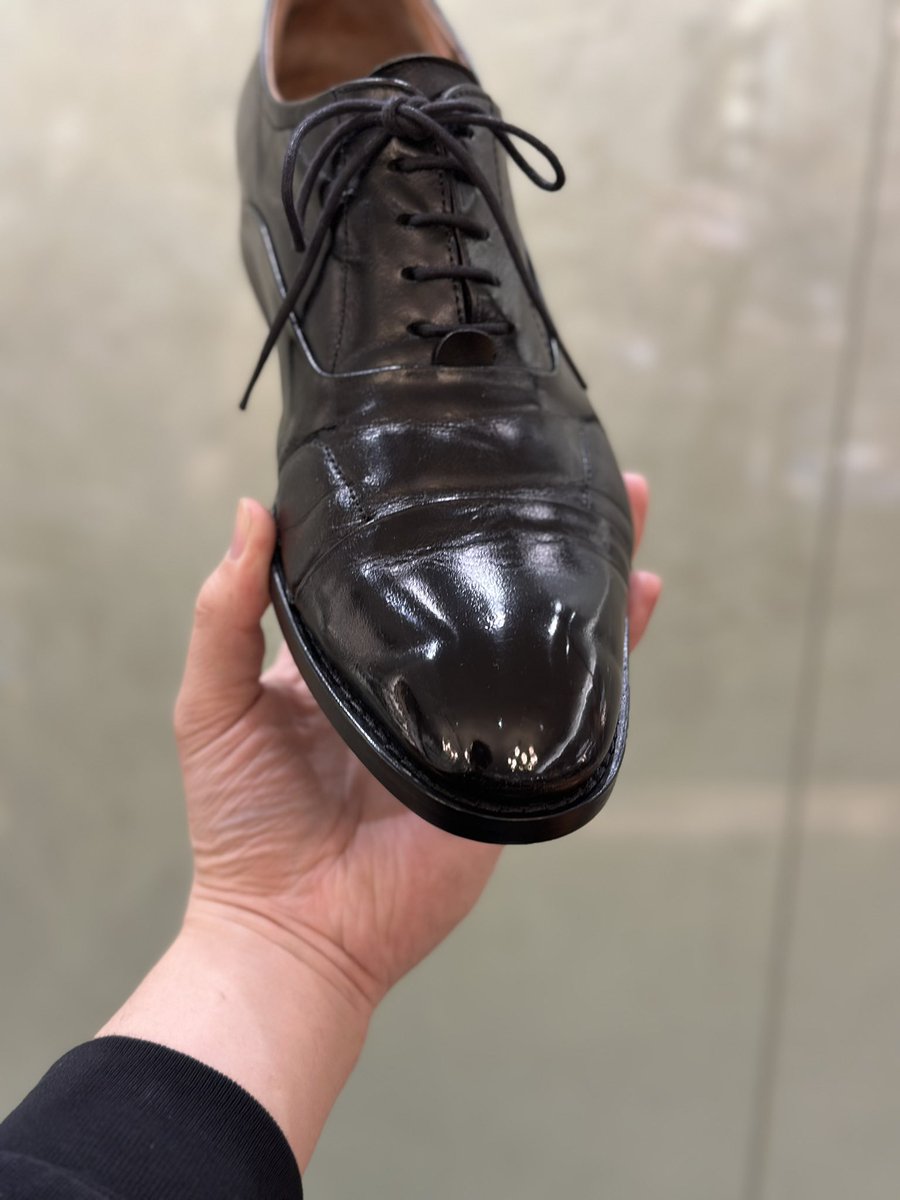 トウキャップにシワが入っても何てことはない。

割れたりしないように、グラデーションの調節に抜かりはありません。