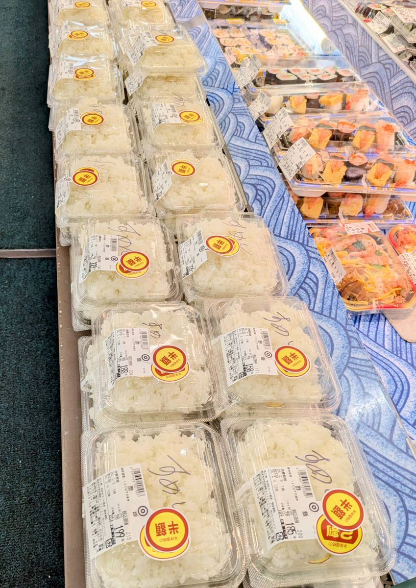 ikeda_kuma's tweet photo. おいおい、誰だ？今年は恵方巻めちゃ売れるって言ったやつはぁ٩(･̆ᗝ･̆) https://t.co/nmMm6tyjGP