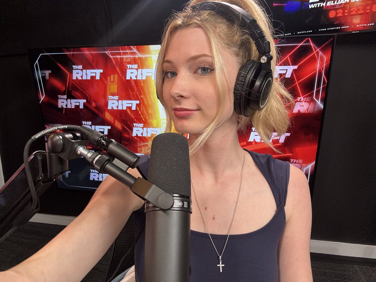 amerix's tweet image. First, it was St Ashley, 

Now it is Sarah,

These conservative "God-fearing" girls promote family values online but did the opposite offline.

They criticized women for having extra-marital affairs and disrespecting marriage institution, until it was them doing it.

GRIFTERS!