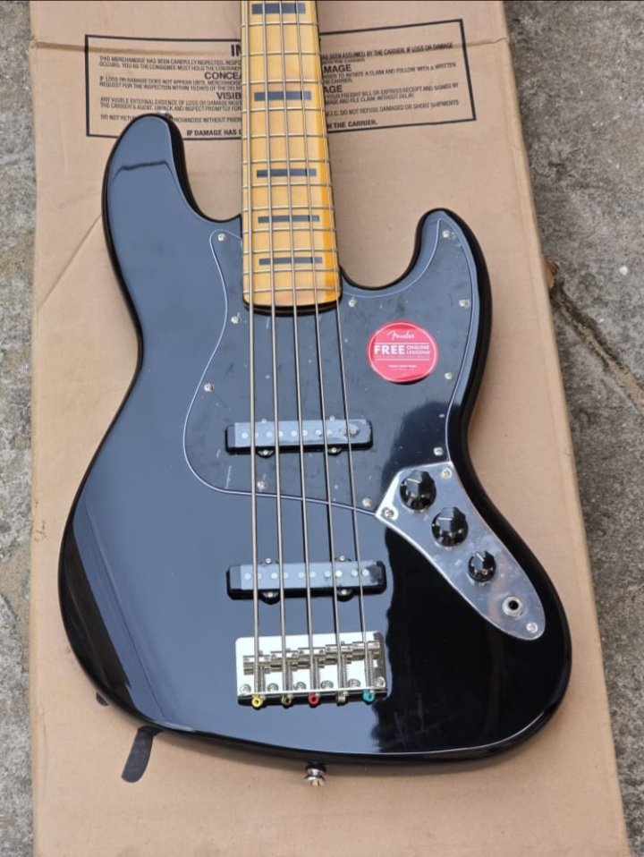 socratesconcept's tweet photo. FENDER 5 STRINGS PASSIVE AFFINITY JAZZ BASS
.
.
🏷️ ₦450,000
.
📍Ojo Alaba international Market Lagos Nigeria
.
☎️ +2348035154178
.
@Fender
#fender #5strings #Jazz #bassguitar https://t.co/0pyUbB0lve