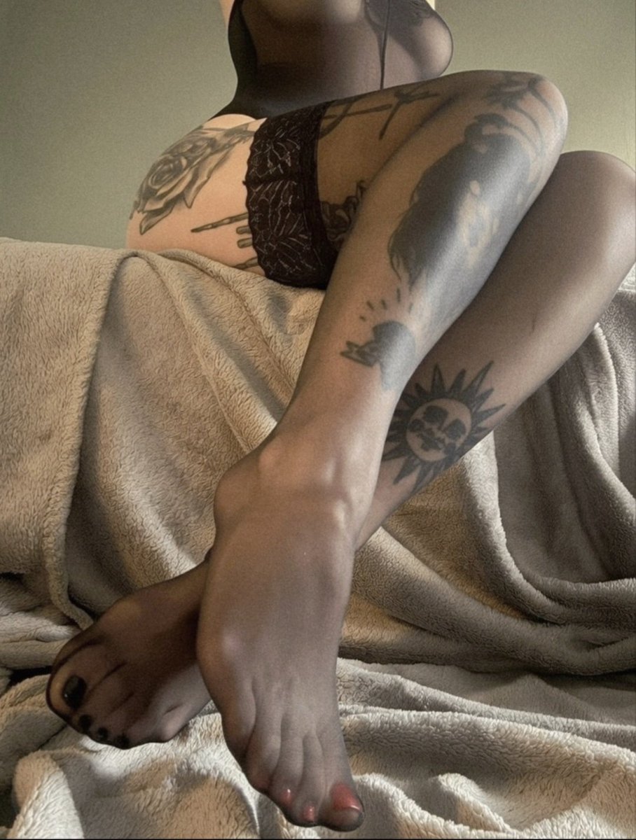 ChastityGoddess👠 tweet media