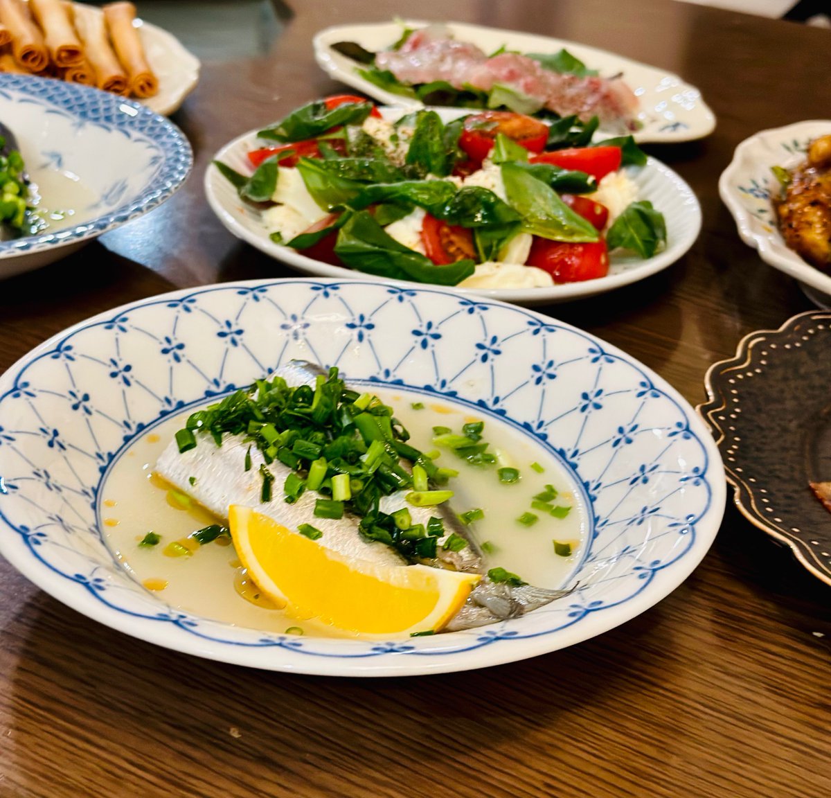 最近小麦さんと一緒にゲーム(桃鉄)をやっている。
小麦さんもとても楽しそう。
私が全くゲームをやらないのでもしかしてこれまで小麦さんはずっと1人でゲームをしていて寂しかったのかな？と一瞬思ったが、どう考えてもいつも楽しそうに1人でゲームをしていた。
#おうちごはん
#小麦ごはん