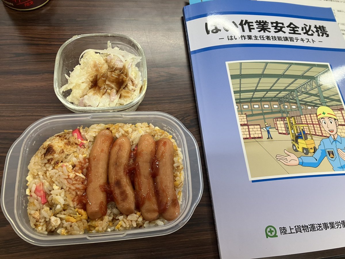 PSO2_xion10's tweet image. 資格取りにきてます(´・ω・｀)ポテサラ＆炒飯で炭水化物祭り🍚🏮美味しいけれども！