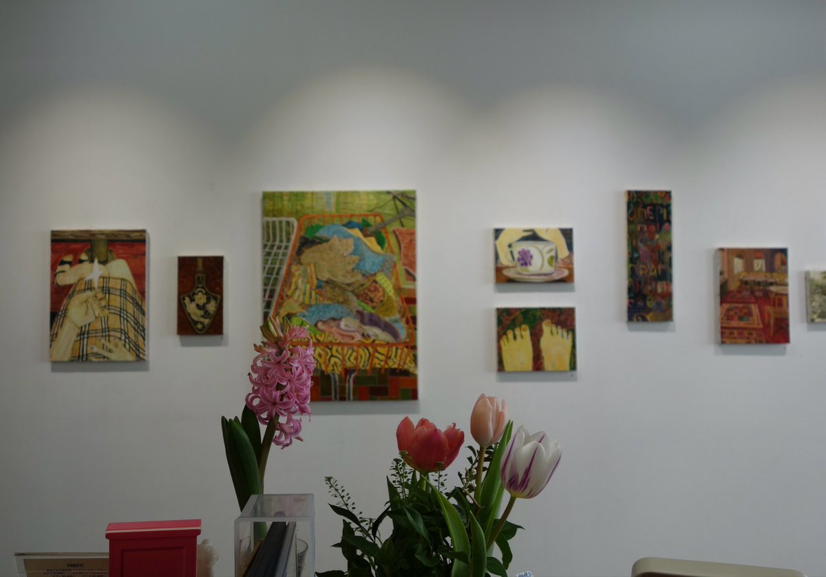 自由が丘trafficでの「なるべくロマンチック」
終了しました！！！
2ヶ月間ありがとうございました。
いろんな方たちと出会えました。
絵を外に出すのって、なんだか種を蒔いておくのと似ている。どなたかがわたしの絵を見てる様子　をこっそり遠くから眺めてるとき、思う