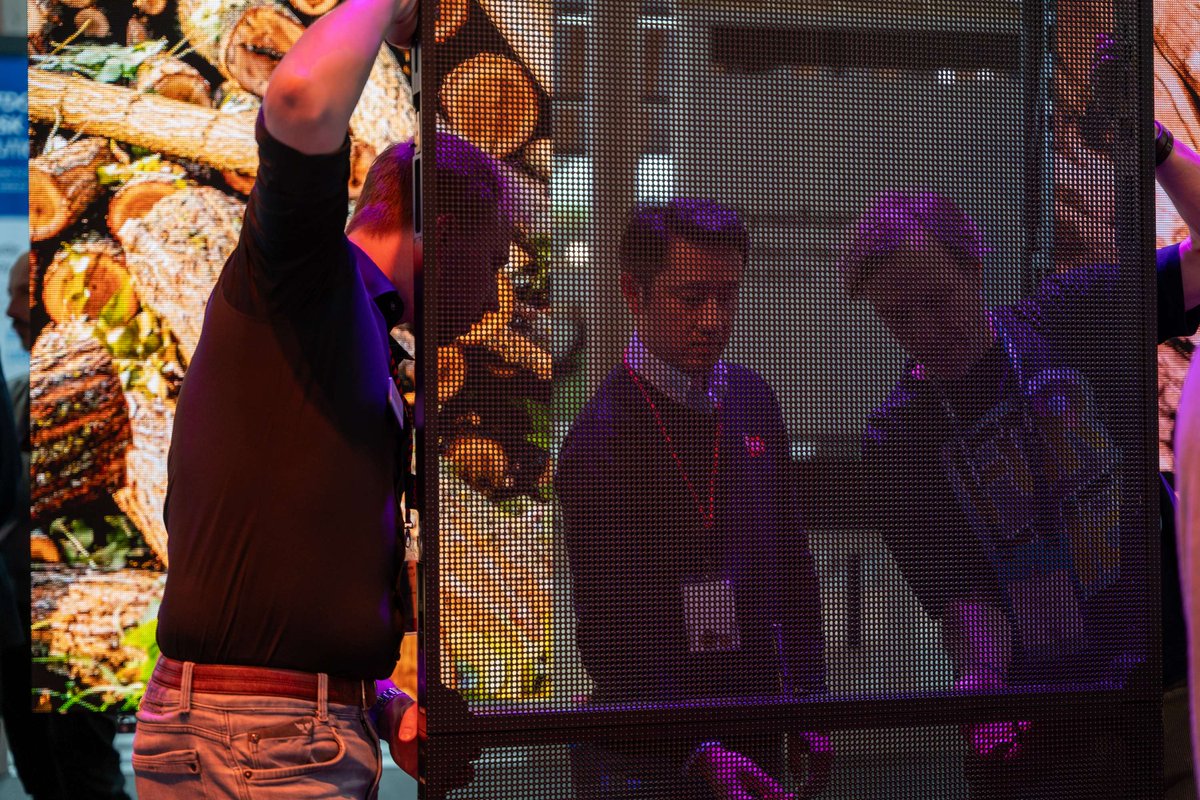 ROE Visual tweet media