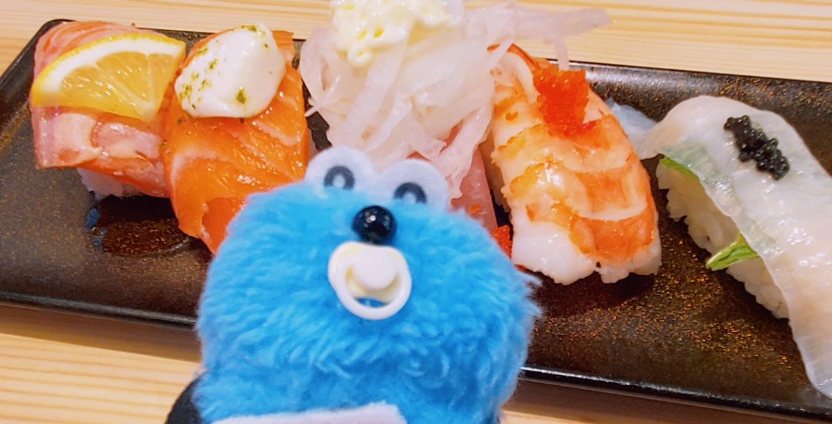 #スシロー20皿ラッシュ 
#スシロージョジョコラボ 
初日！！混んでた！！
おいしかった😋
お目当てのヴァニラ・アイス出ず😂
ジョジョコラボ楽しいオラオラオラ🍣🍣🍣