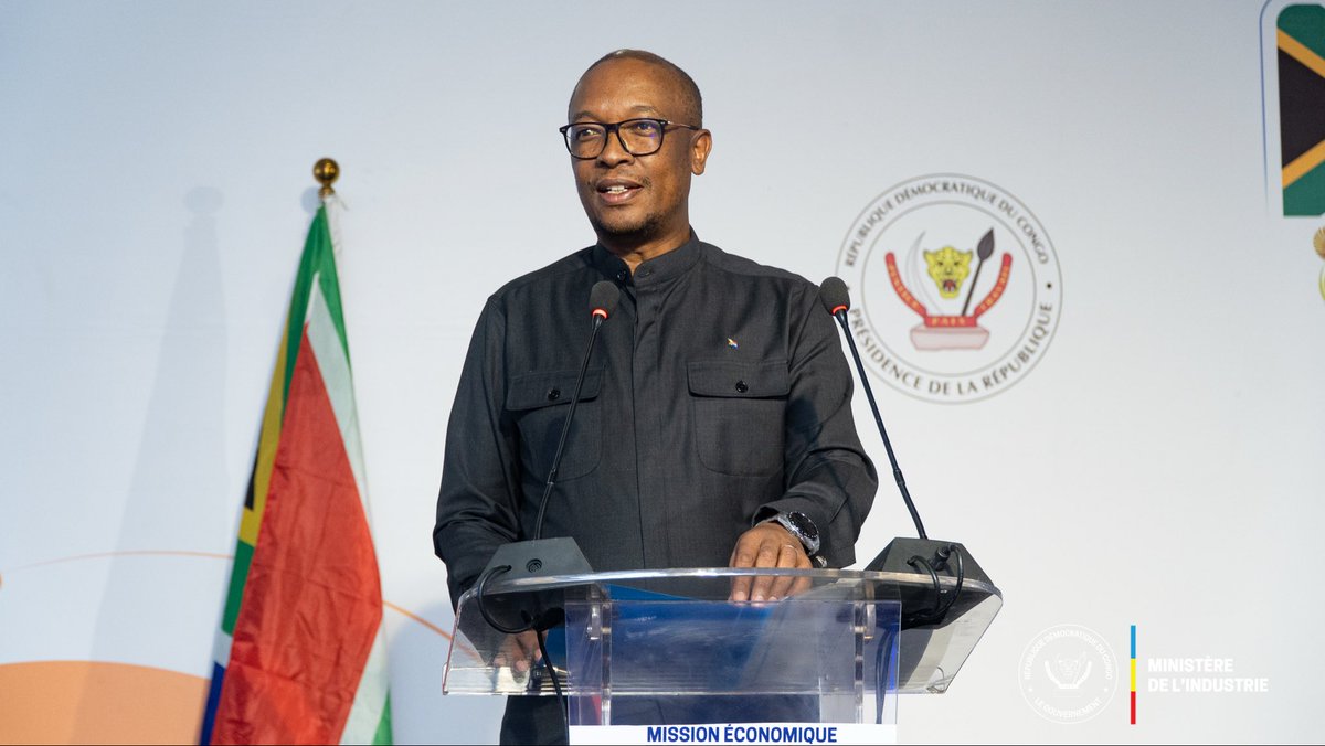 PmeMiniste43625's tweet photo. Kinshasa a lancé la Mission économique 2026 (02–06 fév) pour stimuler l’investissement et l’industrialisation. Objectif : transformer localement ls matières premières, renforcer ls partenariats bilatéraux et créer de la valeur et ds emplois grâce à une coopération éco durable. https://t.co/73OnV20P5D