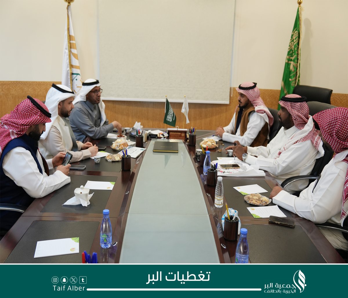 TaifAlber's tweet photo. 📍 تشرفت جمعية البر الخيرية بالطائف باستقبال وفد جمعية الزواج بالطائف، وعلى رأسهم المدير التنفيذي الأستاذ عبدالكريم محسن السالمي، وذلك في إطار تعزيز التعاون المشترك وتبادل الخبرات لخدمة المستفيدين. 🤝
#بر_الطائف #جمعية_الزواج_بالطائف #شراكات_مجتمعية #عطاء https://t.co/i1P0gZKIec