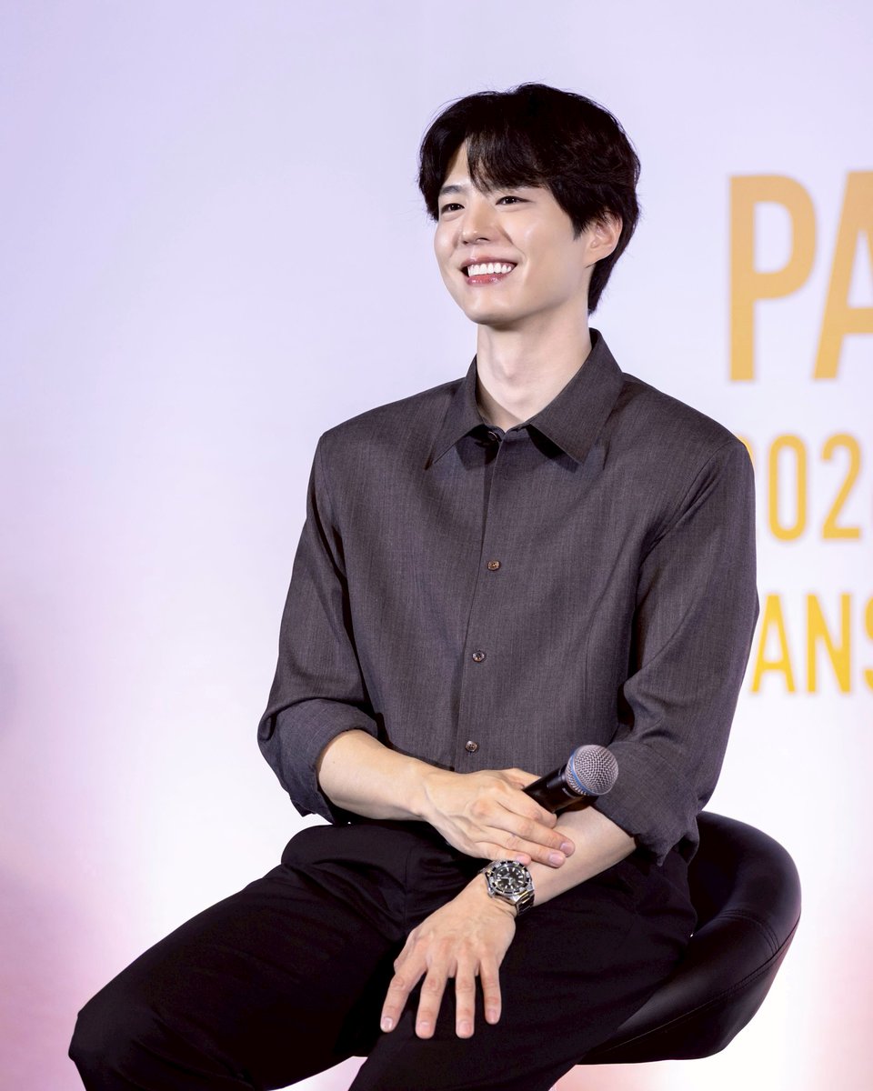 สุดหล่อแสนดี! “Park Bo Gum” ใกล้ชิดแฟนคลับไทยในงานแฟนไซต์ต้อนรับปี 2026 🥰

📸ชมภาพในเว็บไซต์ : thaiticketmajor.com/variety/exclus…

#PARKBOGUM #박보검 #SEASONSGREETINGS #보검이륙 #THEBLACKLABEL #더블랙레이블 #LoftBangkok #THEBLACKSEA #TTMVARIETY #Thaiticketmajor