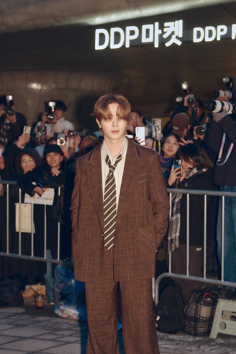 zee_pruk's tweet image. ขอบคุณทุกคนมากครับที่ support ไว้เจอกันใหม่ครับ รักเสมอ 🖤🤎

#MÜNNXZeePruk
#SeoulFashionWeek