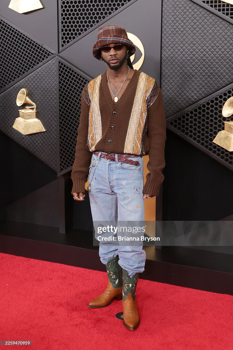 Michaelnaji004's tweet photo. But if na me wear this thing comot suleja una go say I don mad 🤧
#NMWFPP 🤧 https://t.co/KXLDXrmeXI