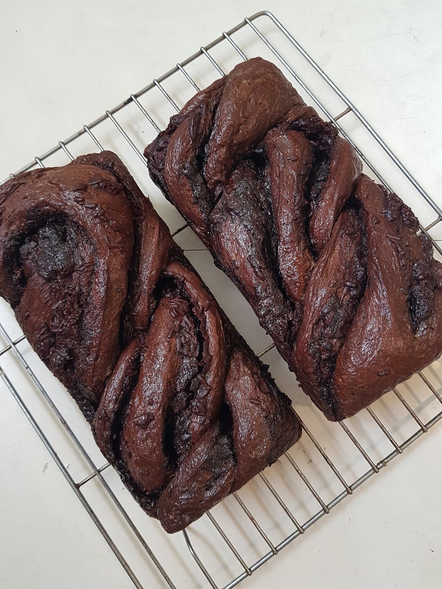 Zoethomebaker's tweet photo. Permisiii mau ngiklan lagi, boleh tolong bantu RT kalau tweet ini lewat ya :)))

InsyaaAllah Jumat 6 Feb '26 Zoet bikin:
Roti Kuno @ 14K (coklat, keju, sosis)
Babka Triple Choco @ 70K
*no obat, no pengawet

Buat yg di Malang sila DM untuk pemesanan.
Terima kasih 🥰🥰🥰 https://t.co/anSbPKhD4Z