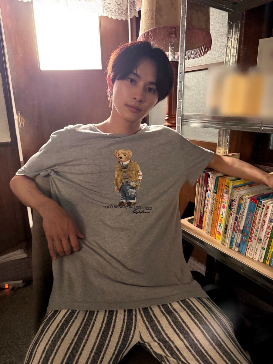 tx_badbarbers's tweet photo. 俺たちバッドバーバーズ 💈
第𝟓話は明日𝟐𝟒時𝟒𝟕分放送✂

《 📸 𝗼𝗳𝗳 𝘀𝗵𝗼𝘁 》

仕事中のサスペンダー姿からギャップすぎる
月白(草川拓弥)の部屋着姿をお届け💫
オンとオフで切り替えも大事ですね😌

📺第1～4話はTVer/U-NEXTで配信中！

#オレババ https://t.co/vF4M3OXV3J