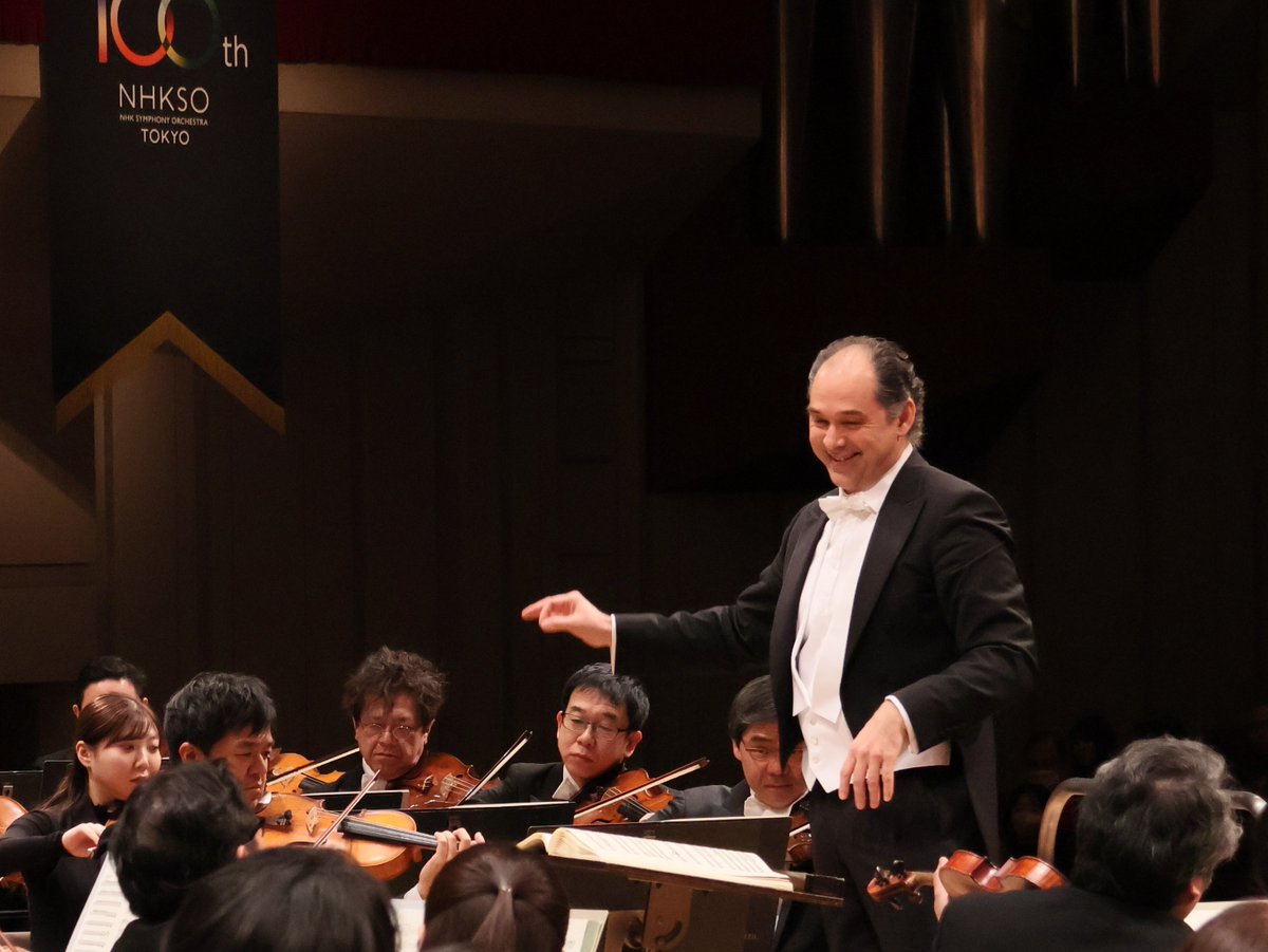 NHKSO_Tokyo's tweet photo. ／
2/5(木)、6(金)、7(土)
#ソヒエフ 指揮
#N響 1月定期公演を NHK-FMで放送📻
＼

2027年のウィーン・フィル・ニューイヤーコンサートの指揮者に指名されるなど、飛ぶ鳥を落とす勢いの活躍を見せる #トゥガン・ソヒエフ。
その彼が今年も1月に来日し、N響定期公演の指揮台に登壇！
マーラー《悲劇的》、ストラヴィンスキー《火の鳥》、プロコフィエフ《交響曲第5番》を含む、3つのプログラムを披露しました🎶
その模様がNHK-FMで下記の日程で放送される予定です。
近年ますます意思疎通が深まり、音楽の奥深いところに迫ろうとする意欲に溢れる、ソヒエフ＆N響の演奏にご期待ください✨

📅2/5(木)19:35～ #ベストオブクラシック
【Aプログラム】
マーラー／交響曲 第6番「悲劇的」
指揮：トゥガン・ソヒエフ
（1/17 NHKホールで収録）
https://t.co/KQgVq4rWCh

📅2/6(金)19:35～ #ベストオブクラシック
【Cプログラム】
ドビュッシー／牧神の午後への前奏曲
デュティユー／チェロ協奏曲 「遥かなる遠い国へ」
リムスキー・コルサコフ／組曲「サルタン皇帝の物語」 
ストラヴィンスキー／バレエ組曲「火の鳥」（1919年版）
指揮：トゥガン・ソヒエフ
チェロ：上野通明
（1/23 NHKホールで収録）
https://t.co/FmWvKxgXG2

📅2/7(土)16:00～ #N響演奏会
【Bプログラム】
ムソルグスキー（ショスタコーヴィチ編）／歌劇「ホヴァンシチナ」─前奏曲「モスクワ川の夜明け」
ショスタコーヴィチ／ピアノ協奏曲 第2番
プロコフィエフ／交響曲 第5番

指揮：トゥガン・ソヒエフ
ピアノ：松田華音
（1/29 サントリーホールで収録）