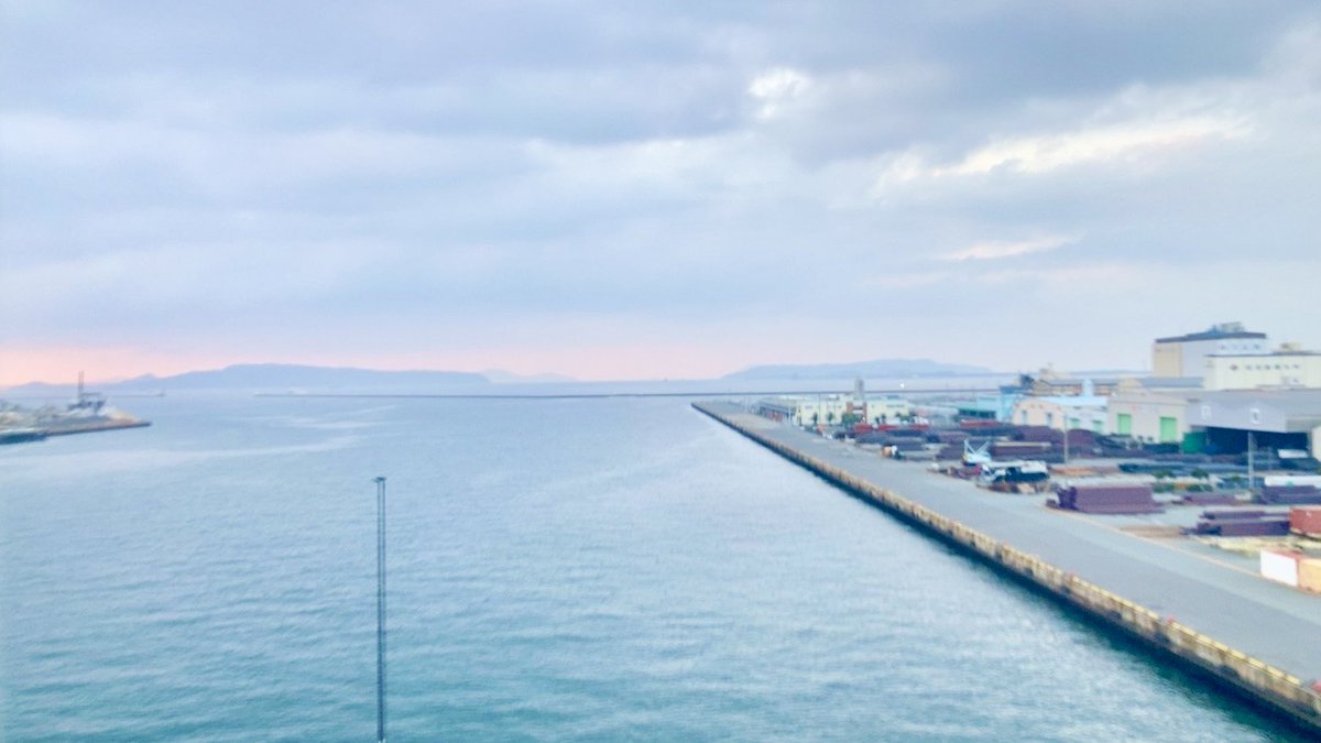 ほんじつの博多湾　ガーゼのふちを染めるように熱は残った目隠しのエンドロールには満たない内側