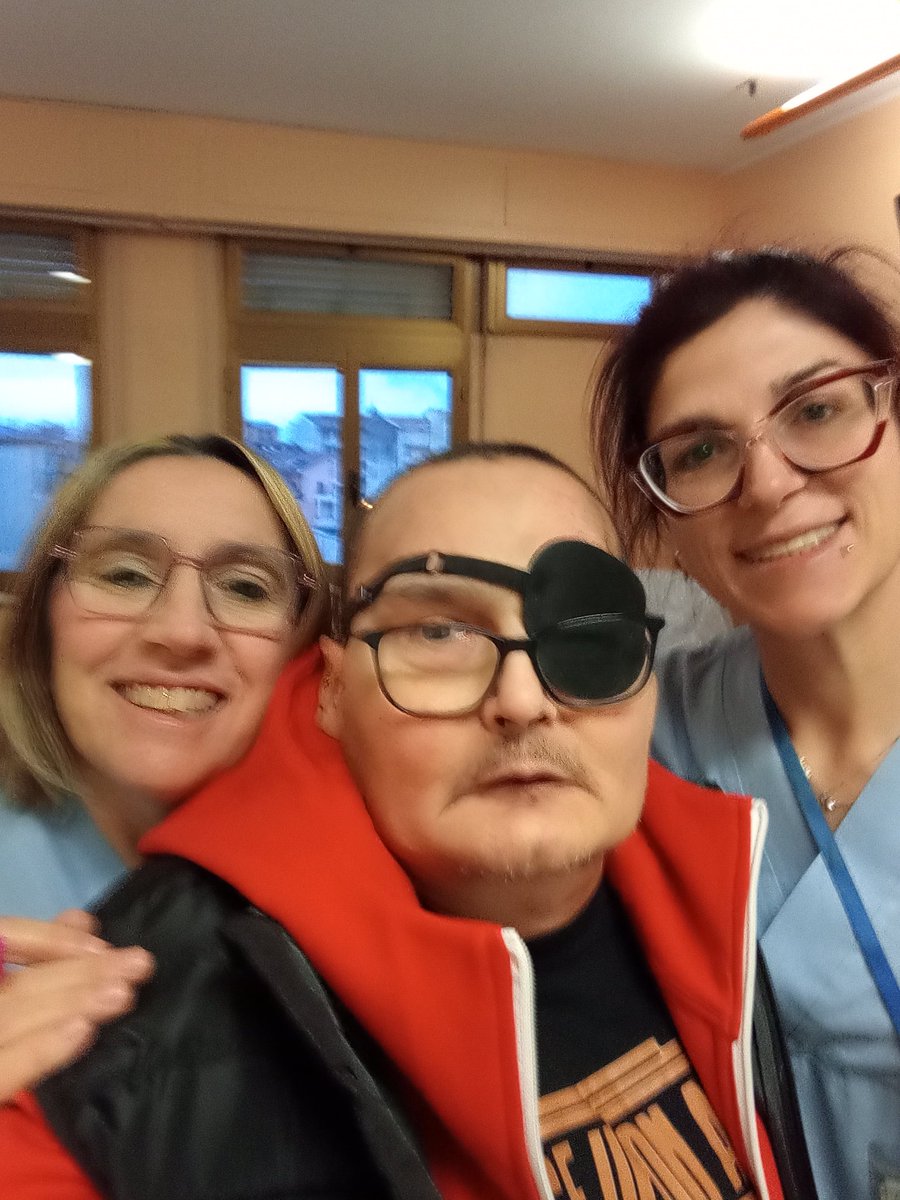Appena tornato dal reparto Oncologia di Verbania dove ho fatto il prelievo di sangue per veder la situazione di un eventuale perdita di sangue dallo stomaco, in attesa che mi facciano la colonscopia.
Gli esami del prelievo hanno dato risultati buoni, per cui non dovrò far