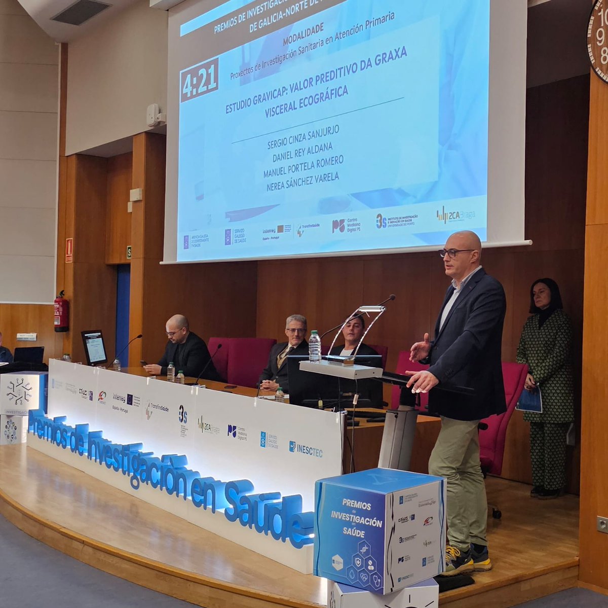 SEMERGENap's tweet photo. Entre los FINALISTAS...
⚡Proyecto sobre el conocimiento de cáncer oral y enfermedad periodontal en Galicia Dr. @RosendoBugarin 
⚡ Proyecto RECAP-ECO. David Rial Villar  Dr. @DanielReyAldana
⚡Estudio GRABICAP. Valor predictivo de la grasa visceral ecográfica. Dr. @SergioCinza 
⚡Estratificación biológica precoz del deterioro cognitivo en Atención Primaria mediante biomarcadores séricos ultrasensibles (SIMOA). 
Dr. Juan Sánchez Castro 
#SEMERGENInvestigación