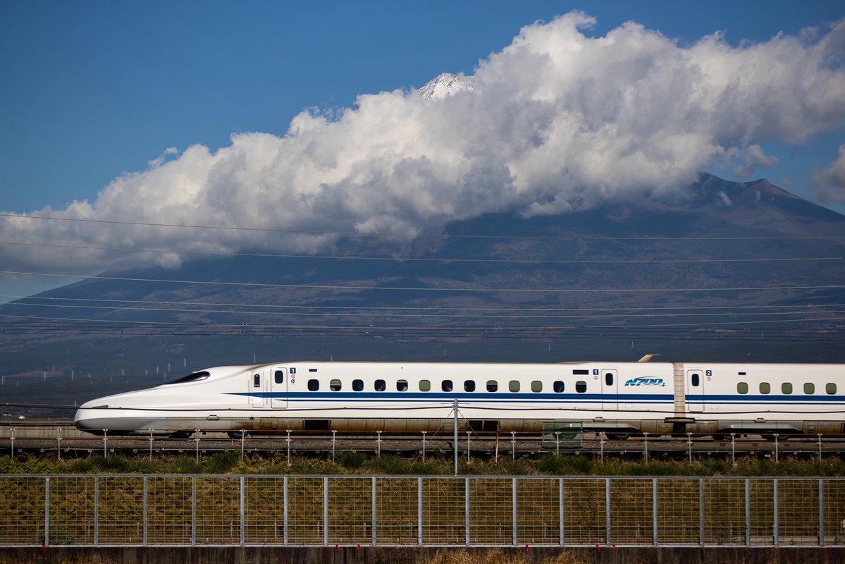X54編成が廃車回送されたようで。

ほぼドクターイエローの練習電で偶然やってきた記憶。お疲れ様でした。

Goodbye forever!! N700a X54編成