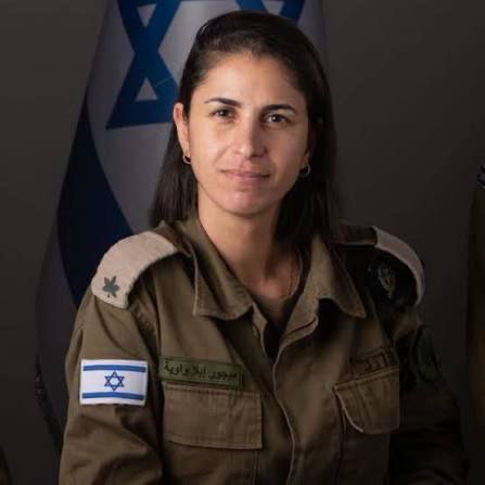 Una musulmana sunnita è la nuova portavoce dell’IDF in arabo.
Tenente colonnello Ella Waweya, detta “Captain Ella”, israeliana di famiglia musulmana sunnita, è la nuova portavoce dell’IDF in lingua araba.

Un fatto che non vi racconteranno sull’“apartheid” israeliano 🤡