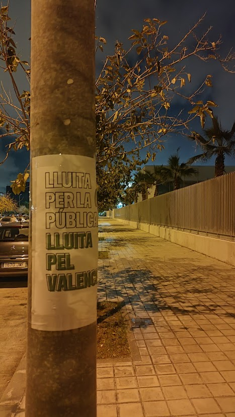 laUJCEPV's tweet photo. Lluitar per una educació pública, gratuïta, inclusiva i en valencià és lluitar per la nostra classe, és a dir, pel dret a instruir-nos en la nostra cultura i llengua i per l'elevació de la consciència de la classe obrera.

Els carrers valencians ja ho saben! https://t.co/tM9TgwawCj