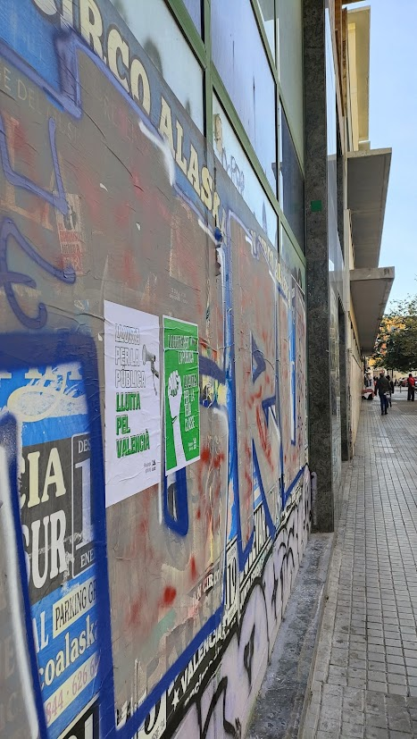 laUJCEPV's tweet photo. Lluitar per una educació pública, gratuïta, inclusiva i en valencià és lluitar per la nostra classe, és a dir, pel dret a instruir-nos en la nostra cultura i llengua i per l'elevació de la consciència de la classe obrera.

Els carrers valencians ja ho saben! https://t.co/tM9TgwawCj