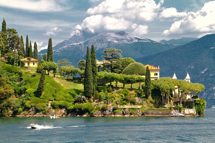 naturaholic's tweet image. Lake Como, Italy