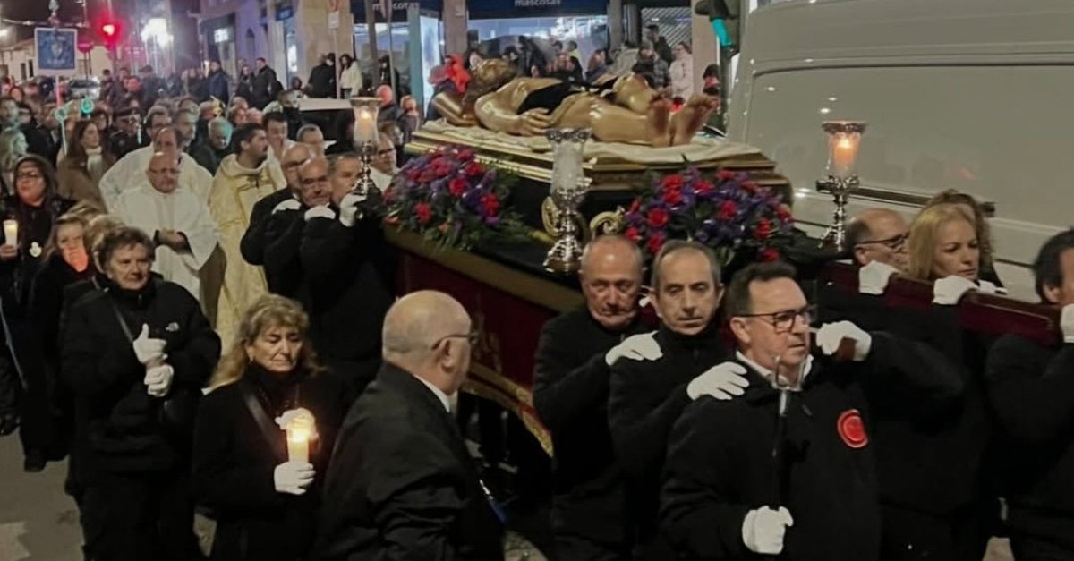 #ANIVERSARIO 🎂|

   Enhorabuena a la Hdad. del #StmoCristoYacenteVictoria con motivo de su XXV aniversario, por llenar #Móstoles tantos años de fe y elegancia. 
<a href="/DiocesisGetafe/">Diócesis de Getafe</a> <a href="/AytoMostoles/">Ayuntamiento de Móstoles</a>

#ConsejoDiocesanoGetafe