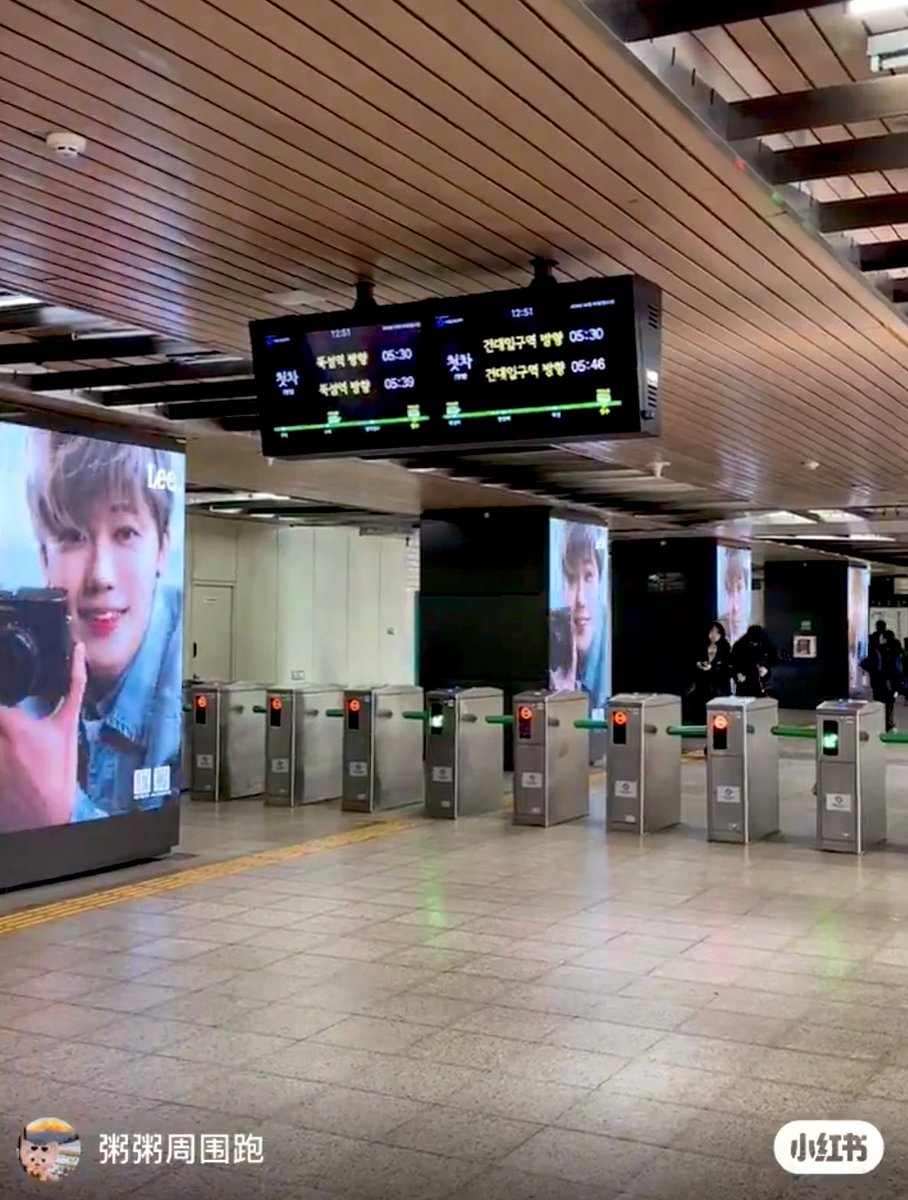 dive_into_nct's tweet photo. 마닐라에서도
성수역에서도
서울역에서도
홍대에서도
일본에서도
태국에서도
볼수있다는데

2년 넘게 공들였다더니 LEE가 재민이를 기다리고있었습니다제대로모시겠습니다급으로 자랑하고 있음
전국ㄴㄴ아시아 방방곡곡 그것도 개큰 전광판들로만 https://t.co/FDEHtBFKvK