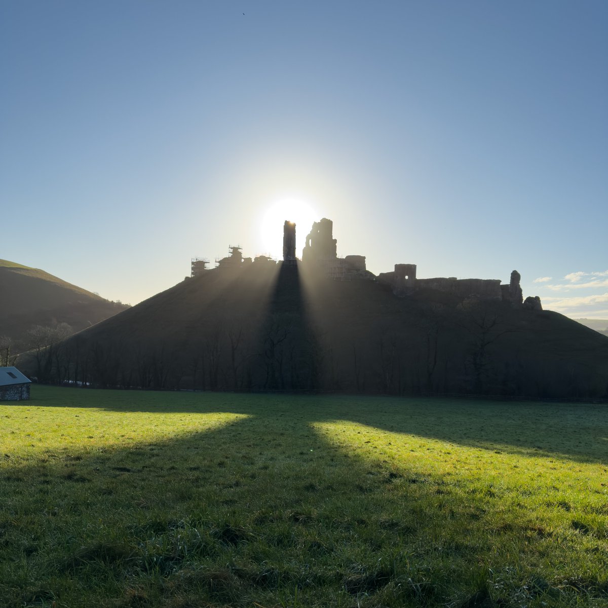 brian_dorey's tweet photo. Strange bright circle in the sky today on a walk around Corfe Castle, havent seen it for a long time #nationaltrust #corfecastle https://t.co/FhHSnIrjET