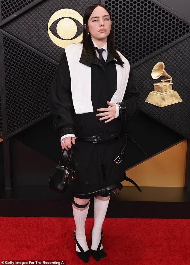 RealCarlVernon's tweet image. Can you imagine how fucking dumb you need to be to listen to a word from these useless bastards.