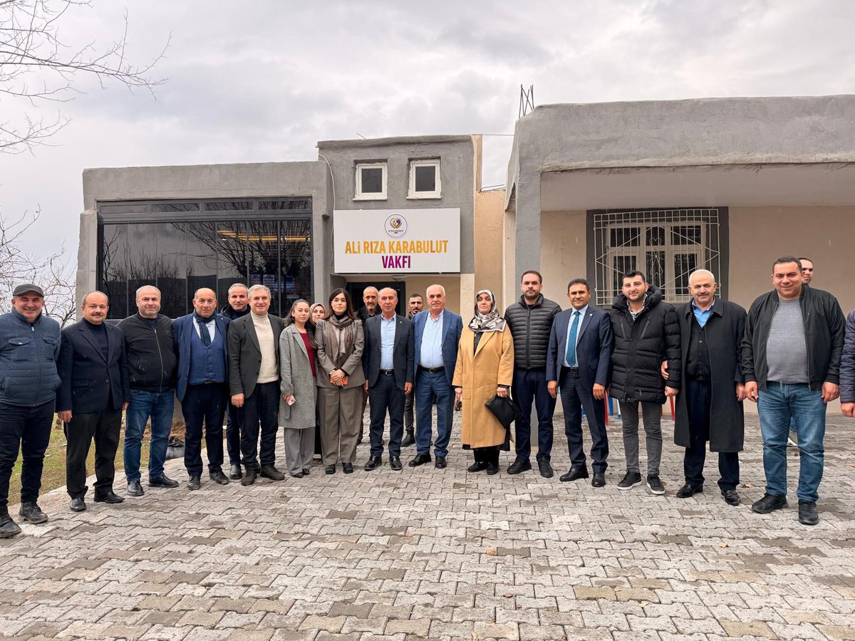 İlçe teşkilatımızla birlikte Beşiri’de hizmet eden Ali Rıza Karabulut Vakfı’nı ziyaret ederek yürüttükleri çalışmalar hakkında bilgi aldık. Nazik ev sahiplikleri ve misafirperverlikleri için teşekkür ederiz.

<a href="/AvukatErsanAksu/">Ersan AKSU🇹🇷</a> 
<a href="/SansiHuseyin/">Hüseyin Şansi</a> 
<a href="/fnasiroglu/">Ferhat NASIROĞLU</a> 
<a href="/hasanokay72/">Hasan okay</a>