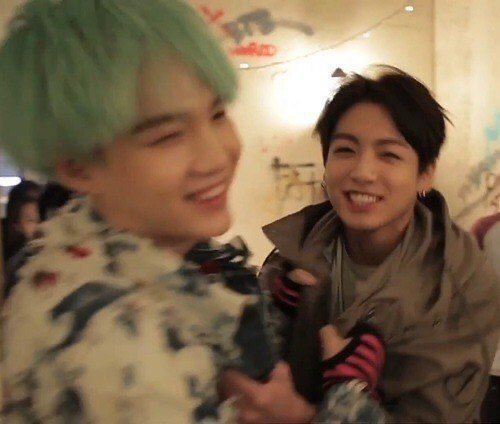 starshinehobi's tweet image. if you can read "DYKWYMTH" we are automatically friends for life