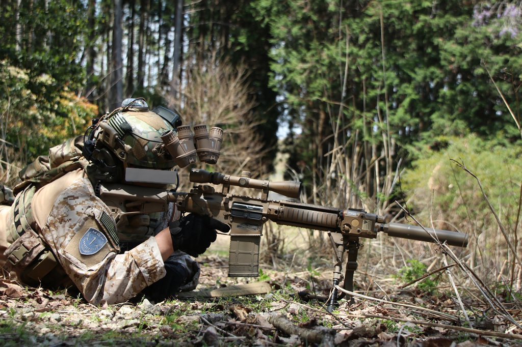 swat_sniper01's tweet image. SEAL TEAM(シールチーム)を見てSR25を買おうと思いました。
#唐突に射撃姿勢を上げる
#俺がこの銃を買うきっかけのシーン