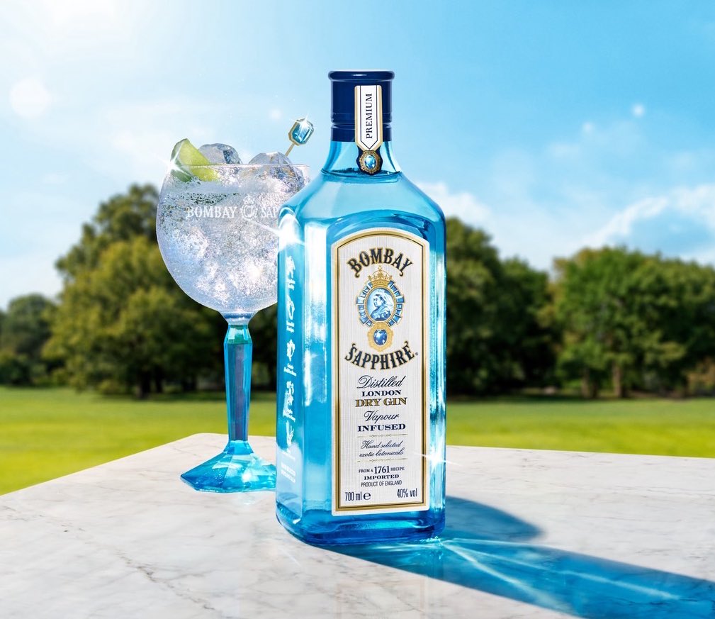 BombayJapan's tweet image. 新しいキャンペーンテーマ
 
Step into the blue。
踏み出そう、美しい青の極みへ。
 
ボンベイ・サファイアの特徴は、
世界中から選ばれた10種のボタニカル。
 
上質な原材料にこだわり続けているからこそ、深い香りと味わいを生み出すことができています！

#BOMBAYSAPPHIRE  #ボンベイサファイア