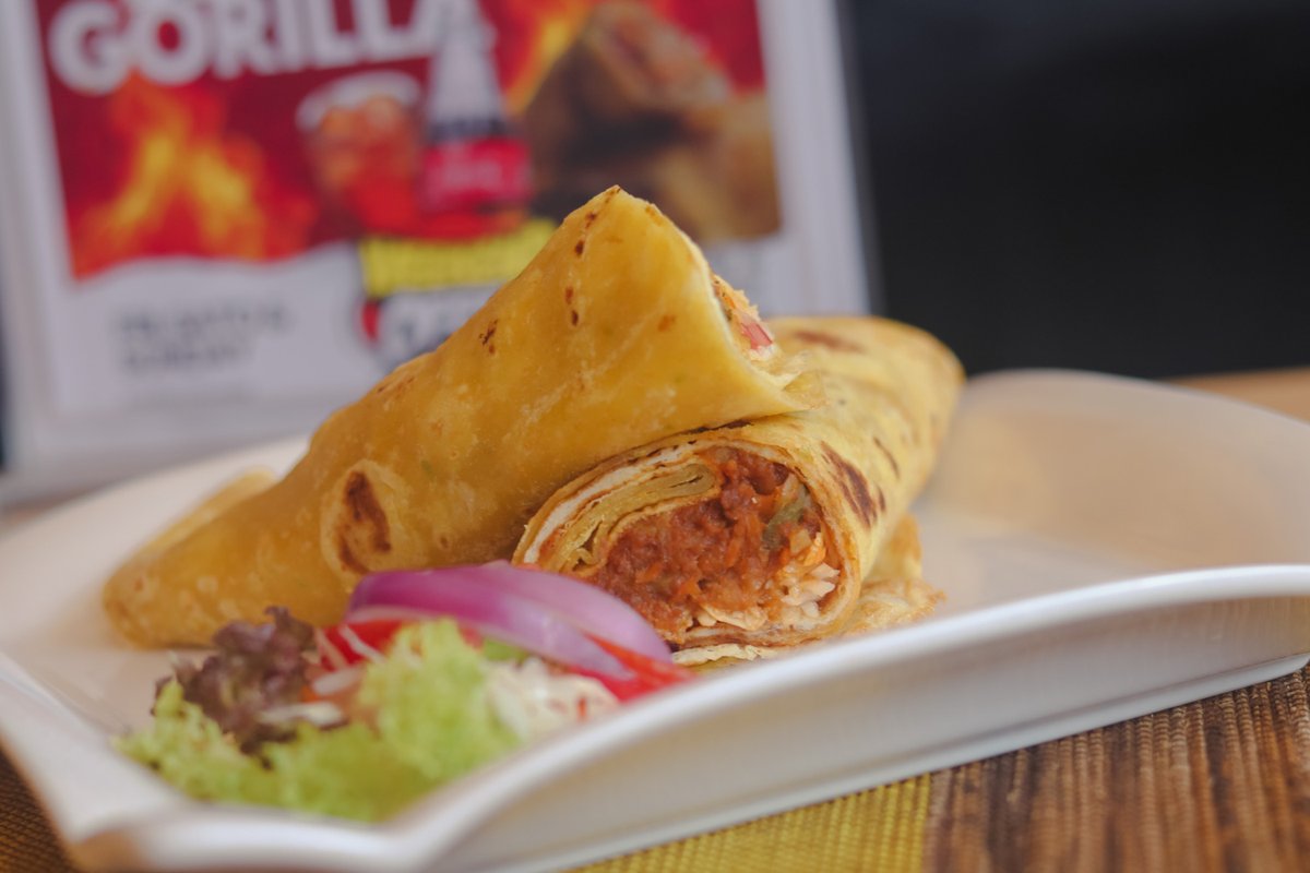 Birders_Lens's tweet photo. Discover Uganda uniquely through every bite of the iconic Rolex. In partnership with The Rolex Guy, we roll tradition, flavor, and culture into an unforgettable street food experience for our visitors.
#UgandaExperiences #RolexGuy #StreetFoodUganda #TasteUganda https://t.co/H0uYfmQQHM