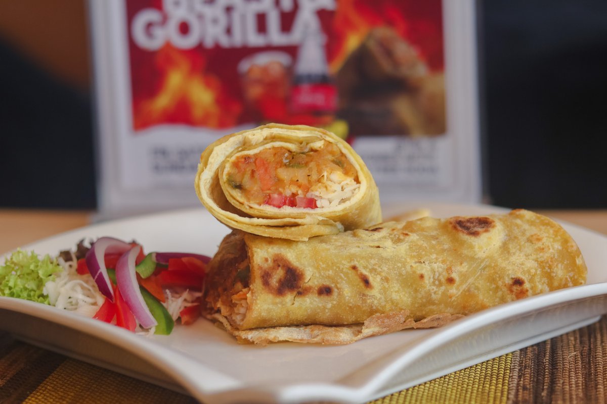 Birders_Lens's tweet photo. Discover Uganda uniquely through every bite of the iconic Rolex. In partnership with The Rolex Guy, we roll tradition, flavor, and culture into an unforgettable street food experience for our visitors.
#UgandaExperiences #RolexGuy #StreetFoodUganda #TasteUganda https://t.co/H0uYfmQQHM