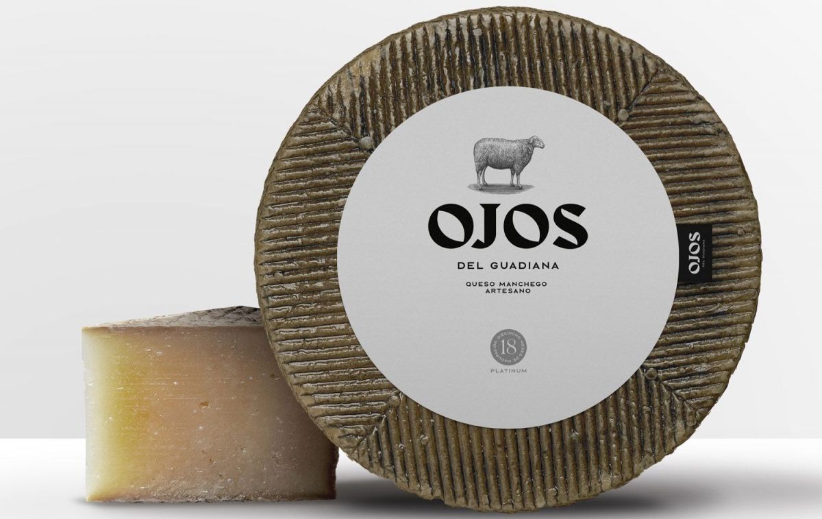 GranjaRHidalgo's tweet photo. 🧀 En Granja Rafael Hidalgo Bautista tenemos 'el mejor queso del mundo': Ojos del Guadiana, queso manchego artesano, con 18 meses de maduración.
▶️ Pídalo en nuestro puesto del Mercado Puerta de la Carne.
#Queso #Artesano #Manchego #Mercado #Sevilla #Gastronomía #Comerbien https://t.co/73vvitQsI4