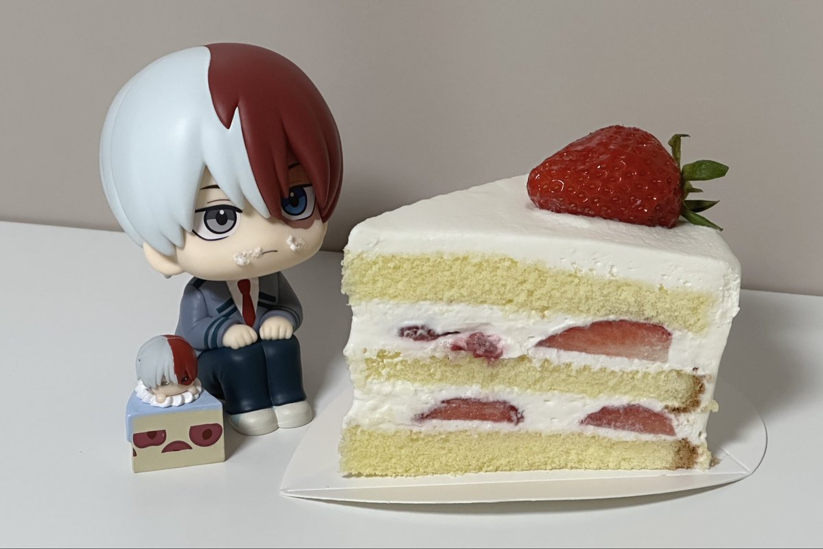 쇼토가 딸기케이크 머거 🍰