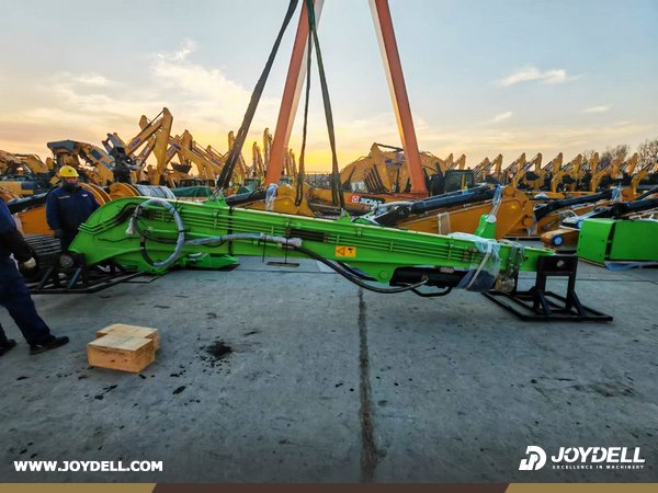 joydellcn's tweet photo. Another powerhouse on the move 🚀
 XCMG XE650DP Pile Driver shipped to Guyana 🇬🇾
65 tons | 450 HP | 65,000 kg | Max pile Ø 800 mm
Built for serious foundation work 💪
#XCMG #PileDriver #HeavyMachinery #Construction #ExportNews https://t.co/FKJTJ5xzyK