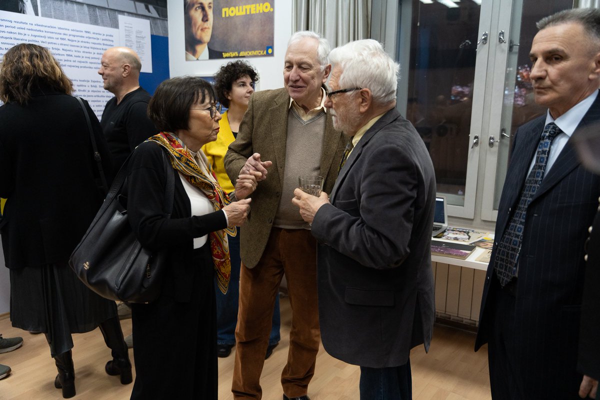 Sinoć smo na otvaranju izložbe "Nasleđe demokratije - prostor aktivnog promišljanja prošlosti" zajedno sa članicama, članovima i prijateljima Demokstraske stranke obeležili 36 godina od obnove rada.