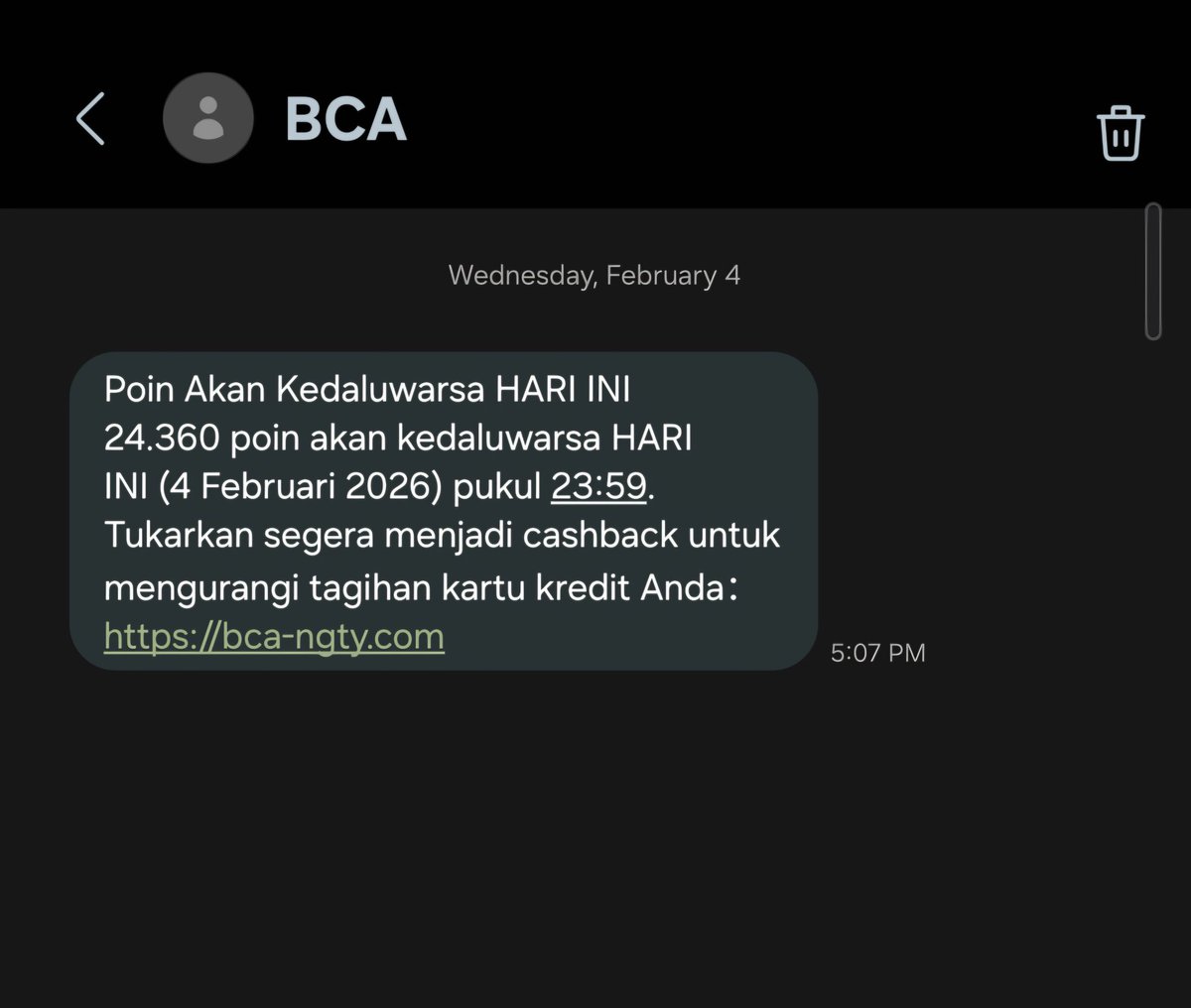 DeTouch125's tweet photo. @BankBCA hallo bca, kok bisa ada penipuan dari SMS pakai nama pengirim BCA, segera di tindak dong... https://t.co/MEAIO4cYxo